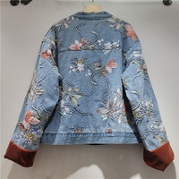 Veste en jean pour femme, collection automne 2026, vente en gros, avec appliques perlées, broderie florale 3D, sans col, coupe carrée, poignets en velours, doublure couleur rouille, style oversize