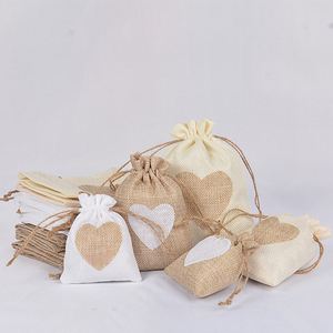 ถุงของขวัญผ้ากระสอบสีขาวแบบมีเชือกผูก ปรับแต่งได้ รีไซเคิลได้ เป็นมิตรกับสิ่งแวดล้อม ลายหัวใจ  ขายจากโรงงาน  สามารถสั่งทำได้ - Product Image 6