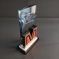 Plaque en cristal verticale Neelpure 188427 avec base en lettre M, image personnalisée imprimée en UV, trophée pour cérémonie de remise de prix d'entreprise