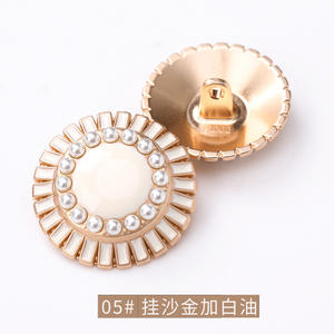 Botón de vástago clásico al por mayor botones de costura de perlas doradas botón decorativo para mujer camisa superior de moda - Product Image 5
