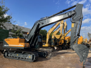 Excavadora de cadenas usada de 22 toneladas R220LC-9S en oferta, alta eficiencia para proyectos de movimiento de tierras - Product Image 4