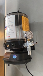 Tự động điện mỡ bơm cho máy xúc loader trung tâm Hệ thống bôi trơn với tiến bộ cấu trúc bơm piston - Product Image 4