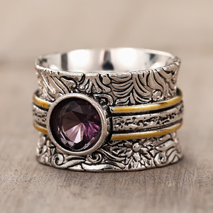 Anello Vintage Bicolore con Linee Texturizzate per Donne, Accessorio da Dito in Stile Retrò - Product Image 1