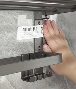 Utilizzato per fissare temporaneamente gli adesivi in posizione durante l'applicazione della colla. IT ha una forte adesione e facilita l'applicazione. - Product Image 2