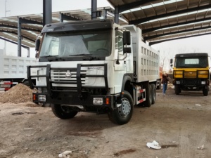 <span class=keywords><strong>รถ</strong></span>บรรทุกหัวลาก SINOTRUK HOWO 6X4 371 แรงม้า สีขาว <span class=keywords><strong>มือ</strong></span><span class=keywords><strong>สอง</strong></span> พร้อมกันชนหน้า ขาย - Product Image 4