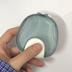 Estuche para dentaduras postizas con forma de concha de plástico con cierre de botón para almacenamiento de retenedores de ortodoncia, colores azul claro y blanco - Product Image 2