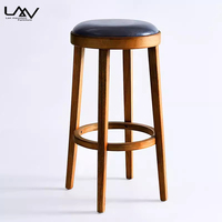 Tabouret de bar en cuir avec cadre en bois de style nordique, hôtel, café, restaurant, chaise de bar rembourrée noire, meubles
