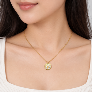 Collier en acier inoxydable plaqué or 14 carats sous vide avec pendentif rond central blanc motif arbre - Product Image 4