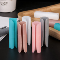 Vente en gros de pinces de fixation en plastique anti-glissement pour draps de lit, désodorisantes, personnalisables en couleur et logo, avec services de découpe et de traitement