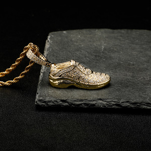 Novedad de moda: Zapatillas de <span class=keywords><strong>hombre</strong></span> estilo Hip Hop con circonitas cúbicas y colgante de oro de 14K, estilo 'Iced Out', <span class=keywords><strong>para</strong></span> exterior, venta al por mayor, con colgante tipo collar. - Product Image 3