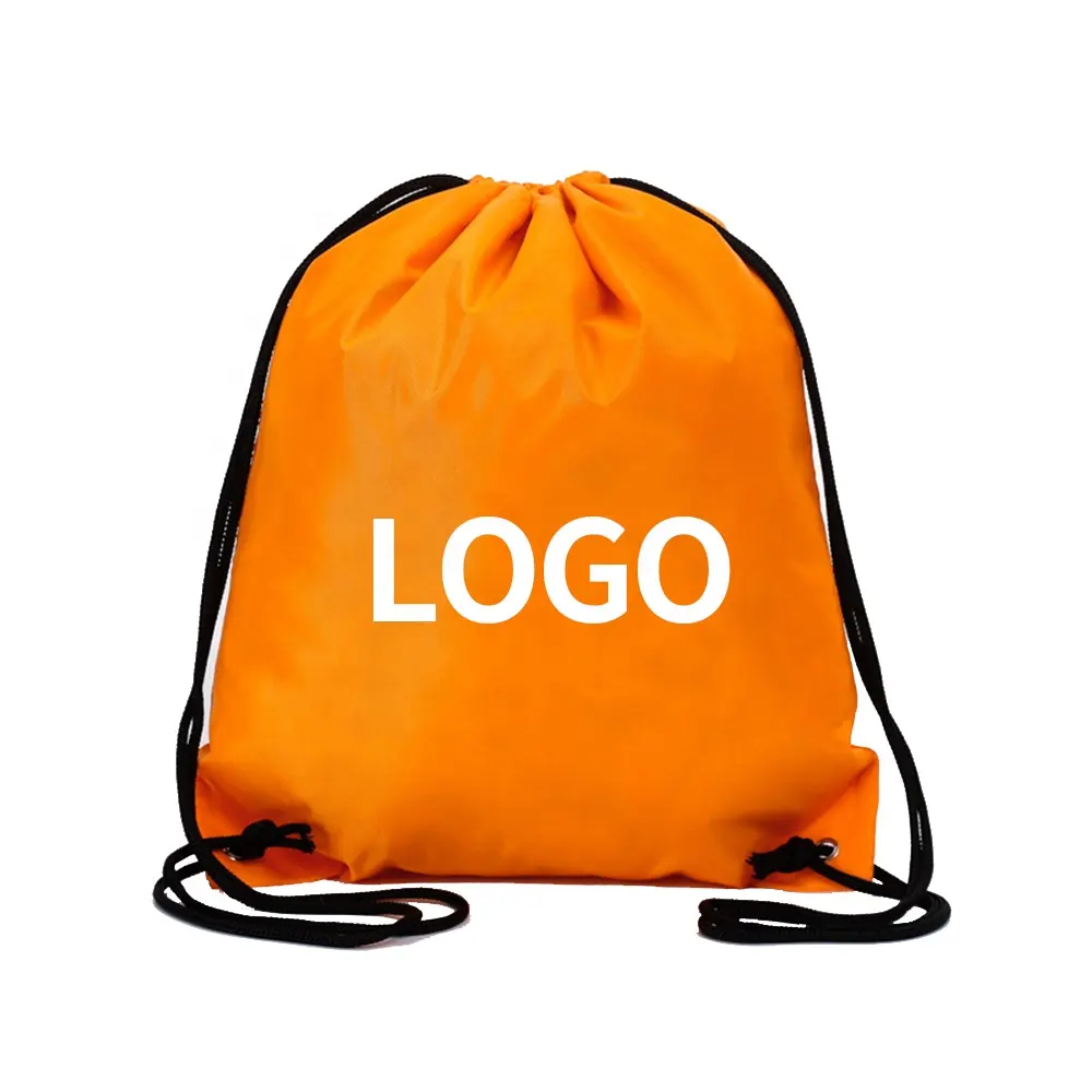 Một túi vải polyester dày với một túi dây rút tại chỗ có thể có một logo in trên đó