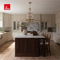 Lemari Dapur Kayu Solid Shaker Berwarna Putih Hangat Gaya Transisi Mewah dari Alland Group dengan Pulau Dapur Besar untuk Dapur Villa
