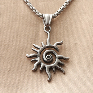 Collar de hombre de acero inoxidable con colgante de llama de sol yunnique, diseño geométrico retro 19016 - Product Image 1