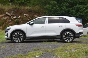 A/<span class=keywords><strong>U</strong></span>/<span class=keywords><strong>D</strong></span>/I Q5 <span class=keywords><strong>E</strong></span>-TRON 2024 Blanco, Auto Eléctrico, Vehículo de Nueva Energía de Largo Alcance, 7 Asientos, Auto Usado, Auto Eléctrico de Alta Velocidad en Popularidad - Product Image 3