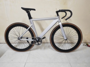 Bicicletta da Corsa a Velocità Singola 700C con Telaio in Alluminio, Ruote in Alluminio, Freno a Scatto Fisso e Pedali Standard - Product Image 1