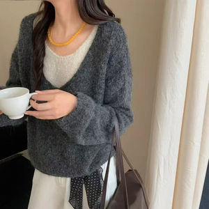 女士v领定制合身宽松不真实两件套女式毛衣 - Product Image 3