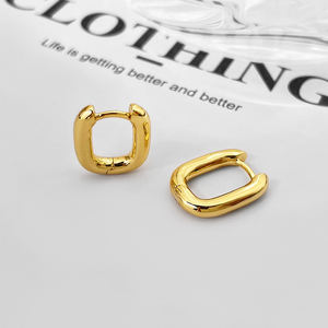 Pendientes de Aro Geométricos Ligeros de Circonita Chapados en Oro de 18K, Elegantes y Modernos para Mujer, Hipoalergénicos - Product Image 4