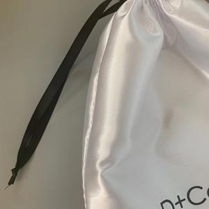 ถุงใส่ผมวิกซาตินหรูหราขนาด 40*30 ซม. พร้อมโลโก้สั่งทำ ขนาด 10*4 นิ้ว เชือกผูกแบบไหมย่อยสลายได้สำหรับบรรจุภัณฑ์ของขวัญ - Product Image 5