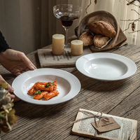 Assiette à pâtes en céramique à texture spirale nordique de 10 pouces, bol à soupe en porcelaine blanche, fabrication sur mesure OEM pour restaurant