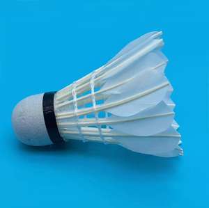 天然鹅毛羽毛球 -- 轻量级比赛和训练户外运动，具有高耐用性和一致的飞行 - Product Image 4