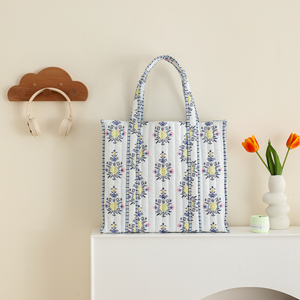 Bolsos de Hombro de Compras a Rayas con Cremallera en Pongis de Poliéster Bolsos Tote Acolchados de Diseñador con Monograma Floral Estampado para Mujer - Product Image 5