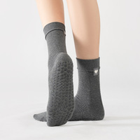 Nouvelles chaussettes de yoga mi-mollet de couleur unie avec broderie cœur, antidérapantes pour le sport et le Pilates