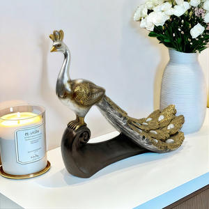 Ornement de paon de luxe léger et créatif, décoration d'intérieur, salon, meuble TV, vin, artisanat en résine époxy simple, art populaire - Product Image 3