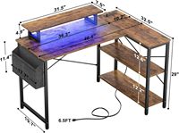 Bureau d'ordinateur en métal en forme de L, surface en bois, bande LED, multiprise, support d'écran d'angle, étagères de rangement réversibles, gain de place