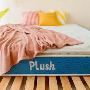 Créez des espaces plus chaleureux avant le coucher avec le jouet en peluche E Z Bed Emozen, idéal pour les cadeaux, la décoration et la vente au détail. - Product Image 3