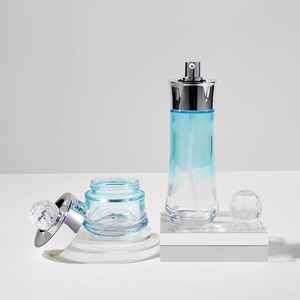 Set <span class=keywords><strong>de</strong></span> Lujo <span class=keywords><strong>de</strong></span> Envases <span class=keywords><strong>de</strong></span> Vidrio <span class=keywords><strong>para</strong></span> Cuidado <span class=keywords><strong>de</strong></span> la Piel, Botellas <span class=keywords><strong>de</strong></span> 40-120ml con Degradado Azul y Tapas <span class=keywords><strong>de</strong></span> Bola Dorada Únicas <span class=keywords><strong>para</strong></span> Crema, Loción y Base <span class=keywords><strong>de</strong></span> Maquillaje - Product Image 3