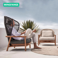 Fauteuil d'extérieur moderne en teck à dossier haut, canapé en bois massif pour hôtel, ensemble de chaises longues en corde tressée pour terrasse, écologique et durable pour cour.