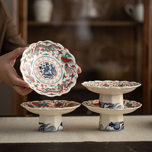 Assiette chinoise rétro en porcelaine à pied haut, motif Doucai, pour offrandes bouddhistes et collations - Product Image 1
