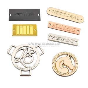 Tùy Chỉnh Thương Hiệu Kim Loại Quần Áo Logo Tag Có Thể Giặt Mạ Hình Trái Tim Tag Cho Pet Chó Cho Hàng May Mặc Giày Túi - Product Image 1