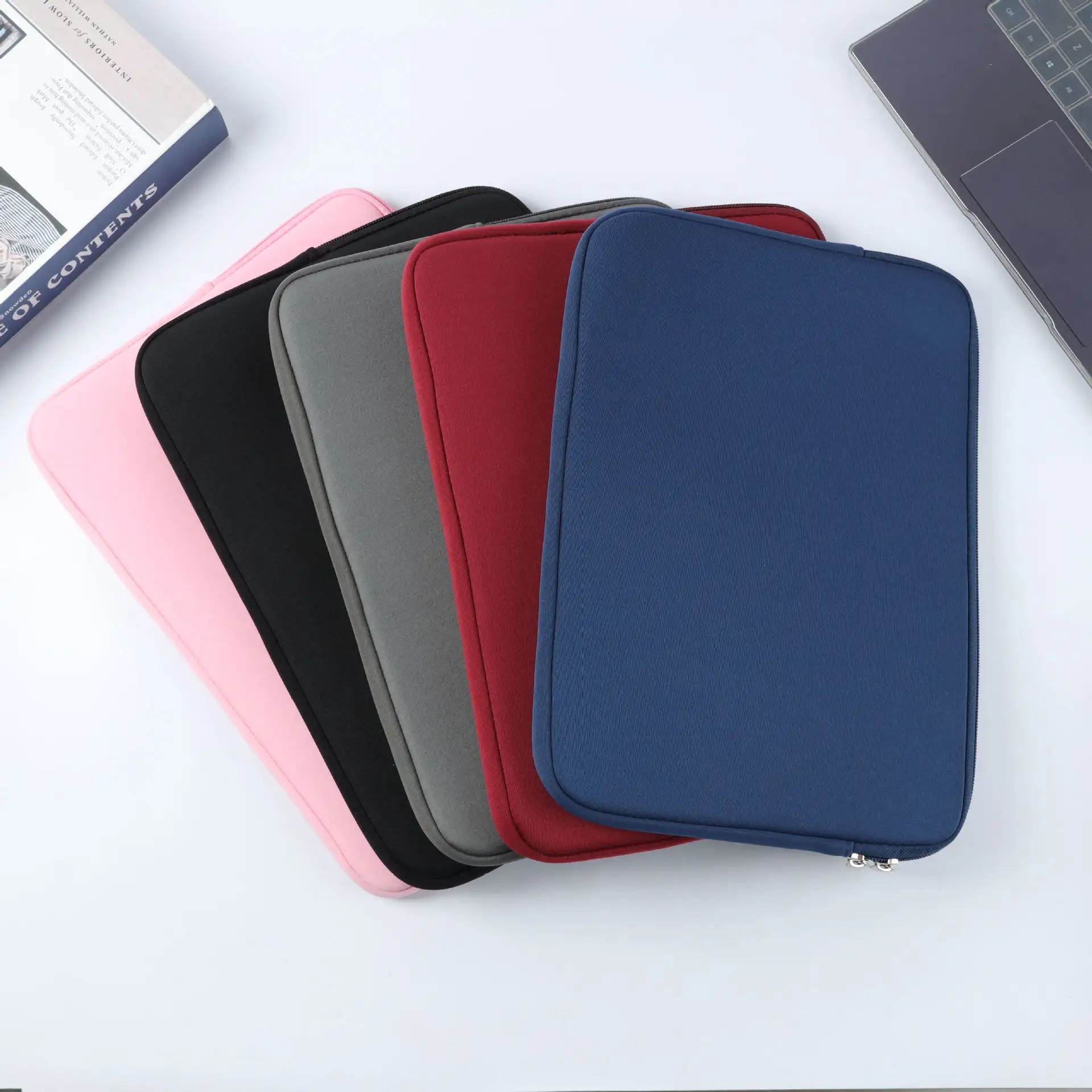 OEM/ODM Tas Laptop Tahan Air Promosi Tas Fashion Luar Ruangan dengan Kantong Ritsleting untuk Komputer Lengan Laptop Neoprene