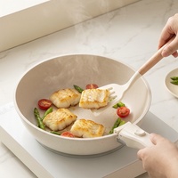 Ensemble de casseroles et poêles modernes en aluminium antiadhésif durable avec poignées amovibles, compatibles induction et four