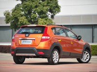 Voiture d'occasion Dongfeng Fengshen H30 Berline 2014, conduite à gauche, boîte manuelle, essence, véhicule d'exportation, stock disponible