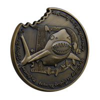 Pièce commémorative en alliage de zinc plaqué, motif requin de dessin animé, relief rétro, accessoire de jeu de société, décoration de bureau, ornement créatif
