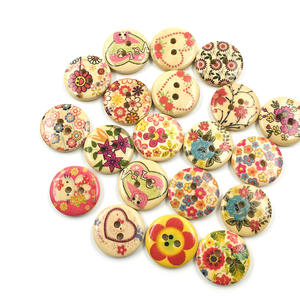 批发彩色花卉印花<span class=keywords><strong>2</strong></span>孔定制木制纽扣 - Product Image 2