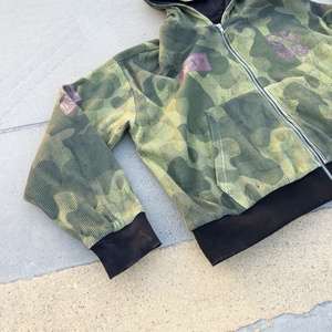 Fabricants de vêtements de Dongguan : Sweats à capuche zippés surdimensionnés épais et lourds pour hommes, sweats à capuche en tricot gaufré camouflage personnalisés - Product Image 4