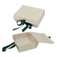 Caja de Regalo de Cartón Rígido de Lujo con Cinta de Satén Verde, Logotipo Personalizado en Lámina Dorada, Cierre Magnético para Cosméticos, Perfumes, Bodas