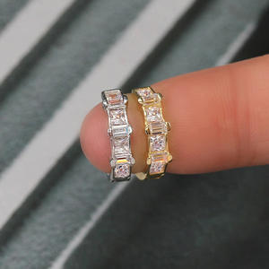 Anello di Lusso in Oro Bianco con Diamanti, Oro Massiccio 18K, Taglio Baguette, Colore G, Diamante Naturale, Gioiello da Donna per Uso Quotidiano - Product Image 4