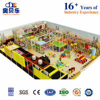 Parc de trampolines écologique de qualité supérieure avec structure de niveau château, piscine à balles, tunnel arc-en-ciel, toboggan rouge, aire de jeux intérieure commerciale