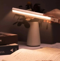 Lampu Induksi LED Genggam Panjang dengan Sensor Sentuh, 4*AAA Baterai, Magnetik, untuk Dapur, Koridor, Lampu Malam di Samping Tempat Tidur, 3000K-6000K
