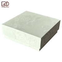 ROGOOD Boîte à bijoux rigide de luxe beige avec motif de roses en relief, papier texturé spécial, 90x90x30mm avec insert en mousse P2254