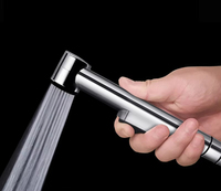 Pulvérisateur de bidet à pulvérisation verticale en plastique ABS moderne Shattaf de douche musulman facile à utiliser pour les applications de salle de bain et de cuisine