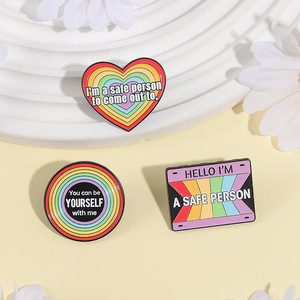 เข็มกลัดติดปกเสื้อโลหะสีเงินรูปหัวใจเข็มกลัดสีรุ้ง LGBTQ - Product Image 2