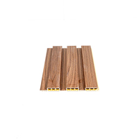 Rejilla de PVC de compuesto de madera y plástico a precio directo de fábrica / Panel de listones acanalados ecológico para pared de fondo y divisor de ambientes