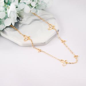 Collar de Acero Inoxidable con Baño de Oro de 18k y Mariposa Hueca de Diseño Moderno para Mujer - Product Image 3