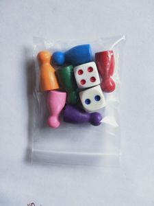 Personalizada 25x12x12MM Mini Kids Play Toys Juegos de Ajedrez Peones de Madera Coloridos con 2 Mini Dados para hasta Juegos de <span class=keywords><strong>Apuesta</strong></span> - Product Image 5