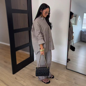 <span class=keywords><strong>Ensemble</strong></span> décontracté chemise rayée ample à manches longues et pantalon large pour femmes européennes et américaines, nouvelle collection été 2026 - Product Image 3